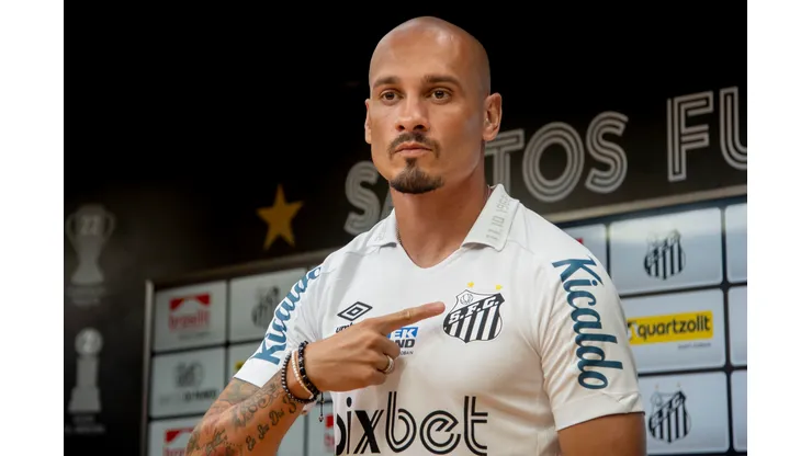 Animado! Maicon comenta estreia pelo Santos e mostra confiança na Sulamericana