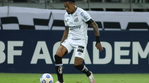 Foto: Fernando Moreno/AGIF – Marinho jogador do Santos durante partida contra o Atlético-MG no estádio Mineirão pelo campeonato Brasileiro A 2021