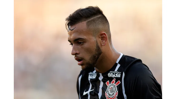 Foto: Daniel Vorley/AGIF - Jogador Maycon do Corinthians durante partida contra o Bragantino no estadio Pacaembu pelo campeonato Paulista 2018
