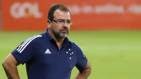Foto: Fernando Moreno/AGIF – Enderson Moreira técnico do Cruzeiro durante partida contra o CRB no estádio Mineirão pelo campeonato Brasileiro B 2020