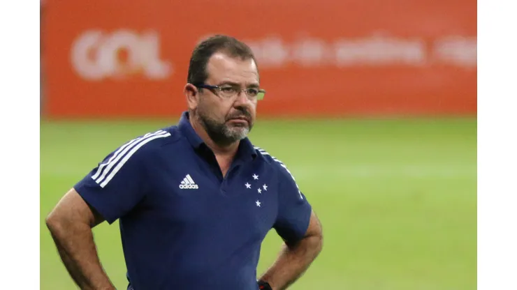 Foto: Fernando Moreno/AGIF - Enderson Moreira técnico do Cruzeiro durante partida contra o CRB no estádio Mineirão pelo campeonato Brasileiro B 2020
