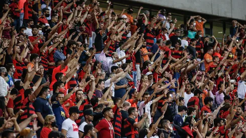 Foto: Paulo Paiva/AGIF – Torcida do Sport durante partida contra Bahia no estádio Arena Pernambuco pelo campeonato Brasileiro A 2021
