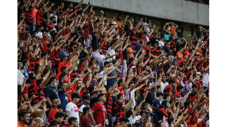 Foto: Paulo Paiva/AGIF - Torcida do Sport durante partida contra Bahia no estádio Arena Pernambuco pelo campeonato Brasileiro A 2021