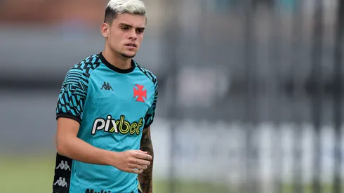 Foto: Thiago Ribeiro/AGIF - Gabriel Pec jogador do Vasco durante treino no Centro de Treinamento CT Moacyr Barbosa