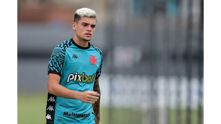 Foto: Thiago Ribeiro/AGIF - Gabriel Pec jogador do Vasco durante treino no Centro de Treinamento CT Moacyr Barbosa
