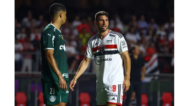 Foto: Marcello Zambrana/AGIF - Calleri jogador do São Paulo durante partida contra o Palmeiras no estádio Morumbi pelo campeonato Paulista 2022