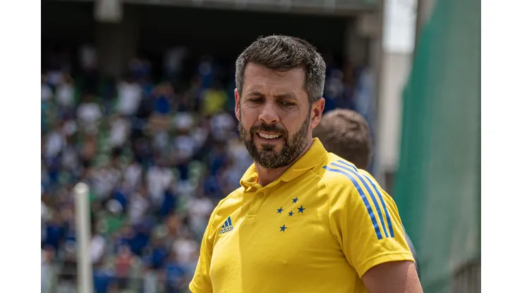 Alessandra Torres/AGIF - Paulo Pezzolano, técnico do Cruzeiro