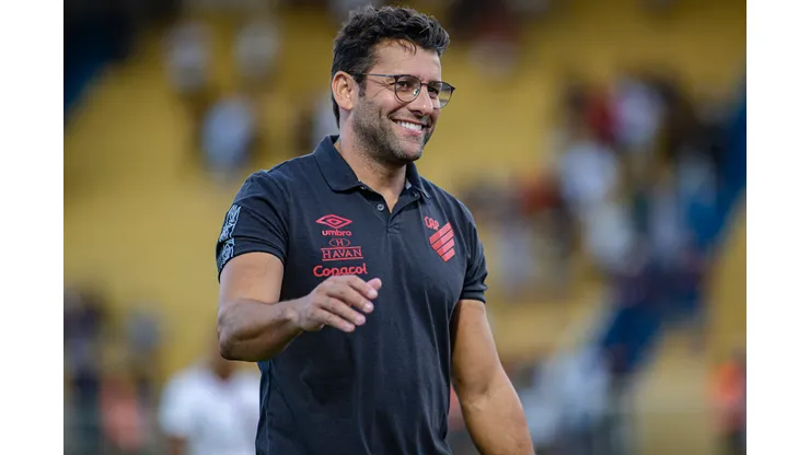Diogo Reis/AGIF - Alberto Valentim, técnico do Athletico-PR