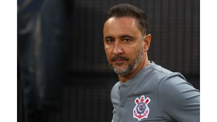 Marcello Zambrana/AGIF - Vítor Pereira, técnico do Corinthians