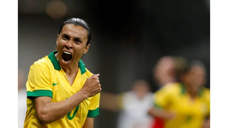 BRASILIA - DF - 14/12/2014 - TORNEIO INTERNACIONAL DE FUTEBOL FEMININO 2014, BRASIL X ESTADOS UNIDOS - Marta do Brasil comemora seu gol durante partida contra os EUA no estadio Mane Garrincha pelo Torneio Internacional de Futebol Feminino 2014. Foto: Adalberto Marques/AGIF