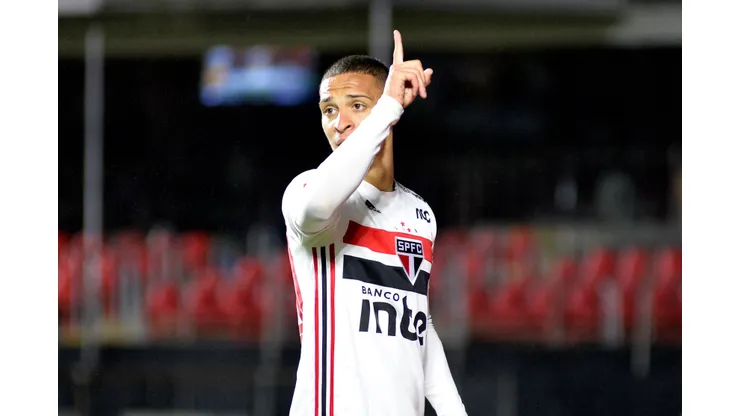 Foto: Bruno Ulivieri/AGIF - Antony jogador do São Paulo comemora seu gol durante partida contra o Vasco no estádio Morumbi pelo campeonato Brasileiro A 2019