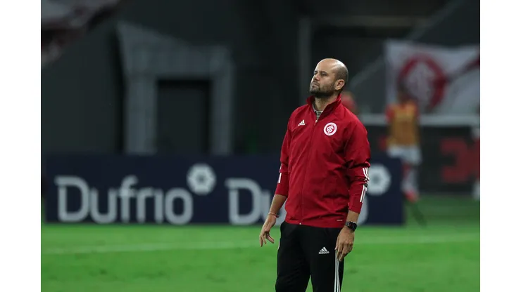 Foto: Fernando Alves/AGIF - Miguel Angel Ramirez técnico do Internacional durante partida contra o São José no estádio Beira-Rio pelo campeonato Gaúcho 2021.