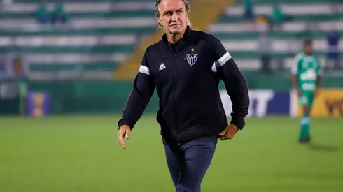 Foto: Dinho Zanotto/AGIF – Cuca técnico do Atlético-MG durante partida contra o Chapecoense no estádio Arena Conda pelo campeonato Brasileiro A 2021