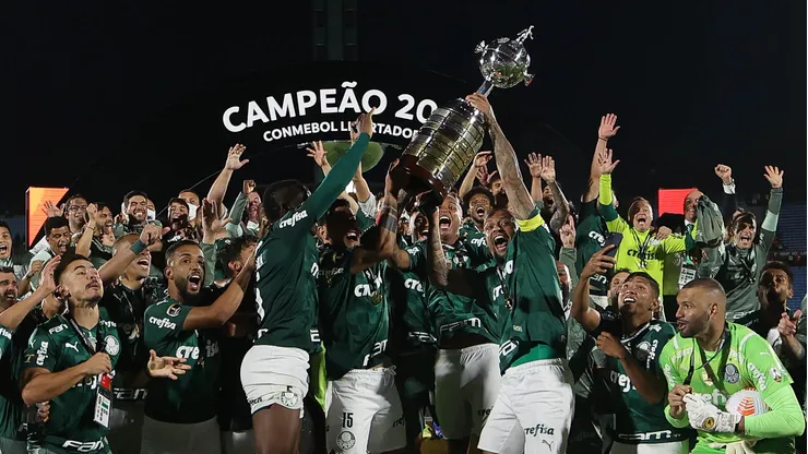 FOTO DE CAPA: Foto: Cesar Greco / Flickr oficial Sociedade esportiva Palmeiras - Palmeiras faturou muito com premiações em 2021