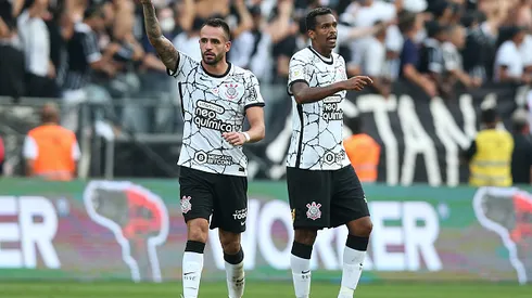 SAO PAULO, BRAZIL - DECEMBER 05: Renato Augusto of Corinthians celebrates after scoring the first goal of his team during a match between Corinthians and Gremio as part of Brasileirao Series A 2021 at Neo Quimica Arena on December 05, 2021 in Sao Paulo, Brazil. (Photo by Alexandre Schneider/Getty Images)