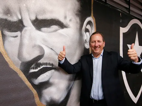 Textor se pronuncia sobre contratação de atacante ao Botafogo