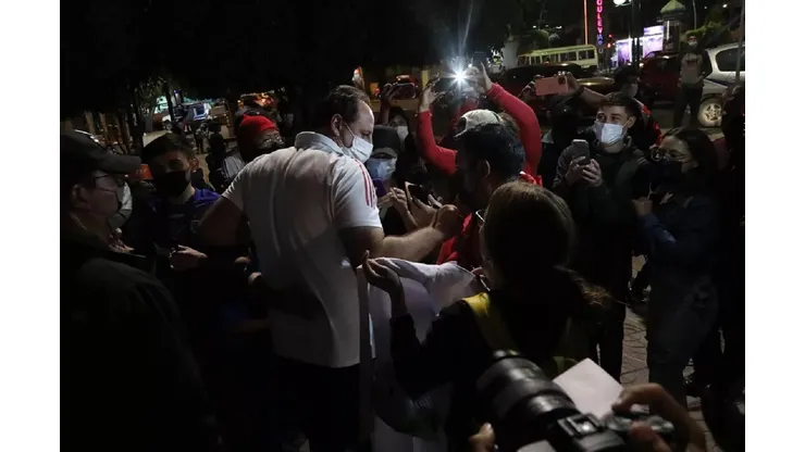 São Paulo desembarca com festa na Bolívia para jogo pela Copa Sul-Americana; veja mais