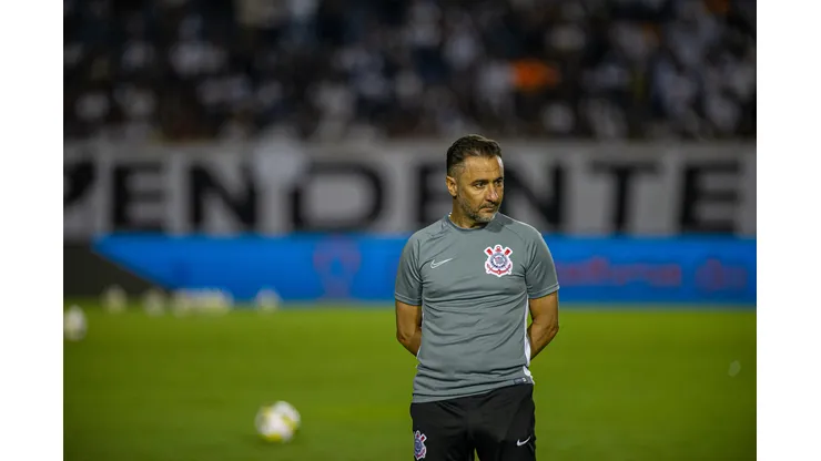 Marcos Zanutto/AGIF - Vítor Pereira, técnico do Corinthians