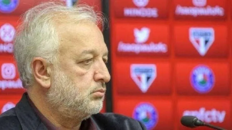 Belmonte renova contrato de atacante do São Paulo