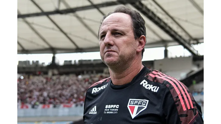 Foto: Thiago Ribeiro/AGIF- Rogério Ceni contestou sua expulsão após o duelo