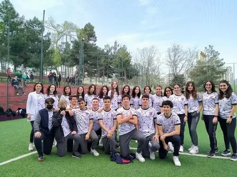 Alunos de colégio da Turquia vestem camisa do Corinthians; entenda