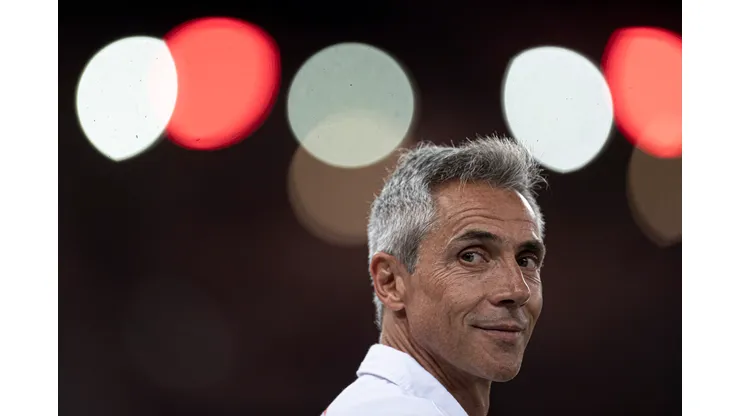 Foto: Jorge Rodrigues/AGIF - Paulo Sousa recebe convite para Sapucaí