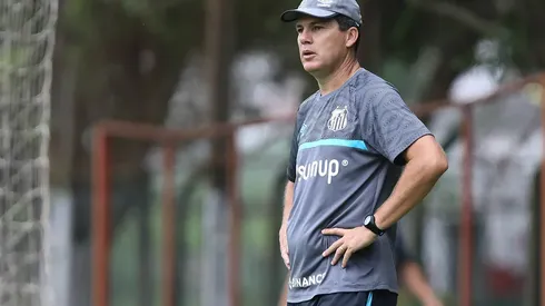 Pedro Ernesto Guerra Azevedo/Santos FC – Elder Campos, técnico do sub-17 do Santos
