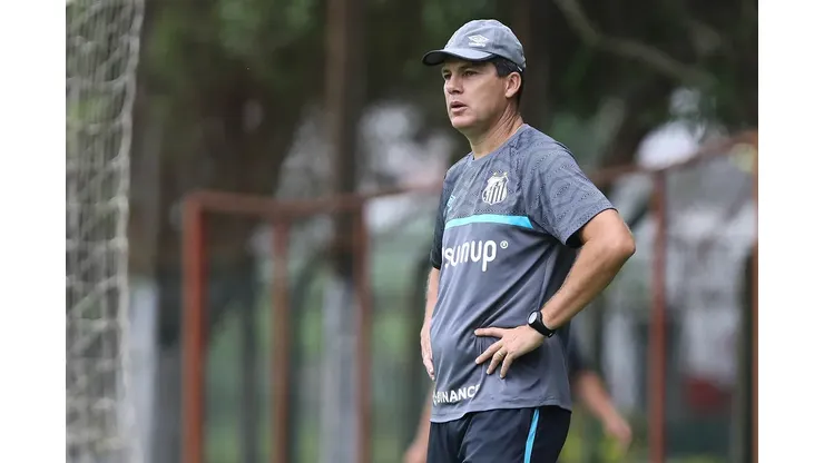 Pedro Ernesto Guerra Azevedo/Santos FC - Elder Campos, técnico do sub-17 do Santos