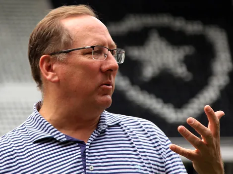 Textor liga o "sinal de alerta" com sondagens em titular do Botafogo