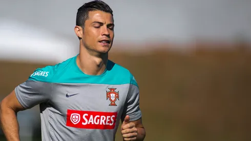 Foto:Daniel Vorley/AGIF – Torcedores preparam homenagem para Cristiano Ronaldo