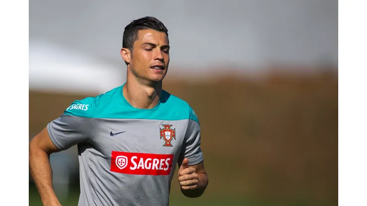 Foto:Daniel Vorley/AGIF - Torcedores preparam homenagem para Cristiano Ronaldo