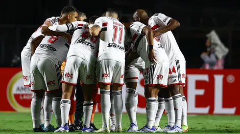Foto: Marcello Zambrana/AGIF - Desempenho do São Paulo fora do Morumbi é ruim