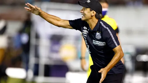 Foto: Thiago Calil/AGIF – Cria do Santos elogia Fabían Bustos