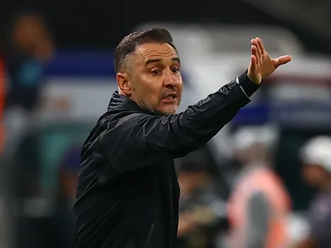 Vitor Pereira se rende a medalhão do Corinthians