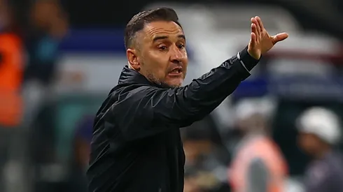 Foto: Marcello Zambrana/AGIF - Vitor Pereira se rende a medalhão do Corinthians