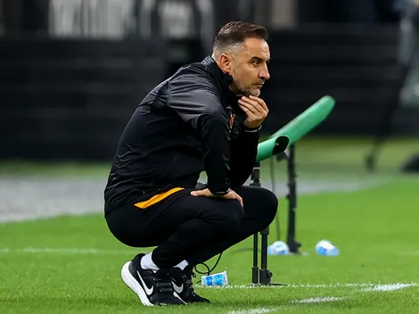 Vítor Pereira dá o braço a torcer após receber recado de atacante do Corinthians