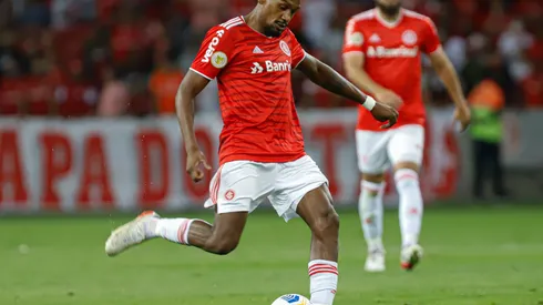 Maxi Franzoi/AGIF – Edenílson, volante do Internacional