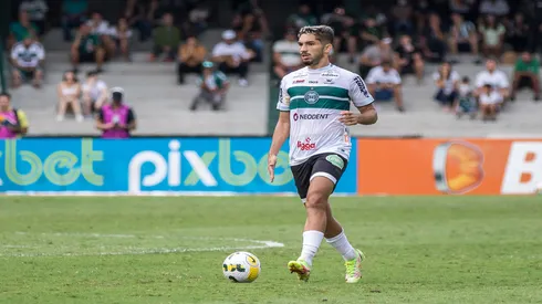 Robson Mafra/AGIF – Andrey, volante do Coritiba
