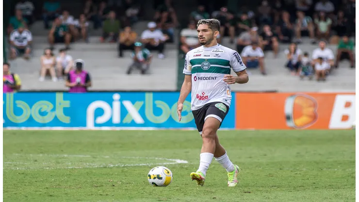 Robson Mafra/AGIF - Andrey, volante do Coritiba