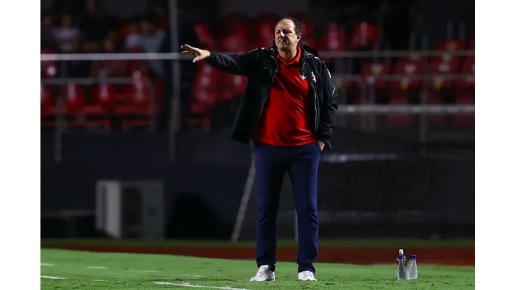 Foto: Marcello Zambrana/AGIF - Ceni sai em defesa de medalhão do São Paulo
