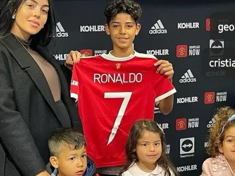 Filho de Cristiano Ronaldo balança as redes em estreia no Manchester United sub-12