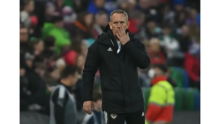 Ramsey Cardy/Getty Images - Kenny Shiels, técnico da seleção feminina da Irlanda do Norte