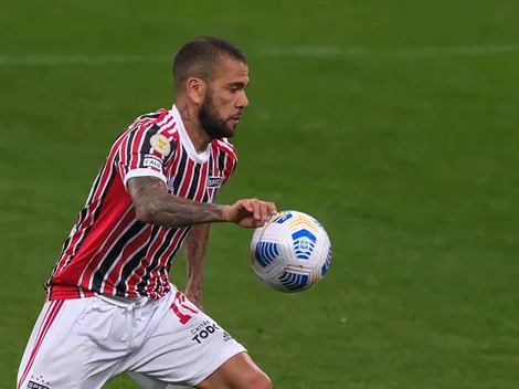 Daniel Alves responde post nas redes sociais