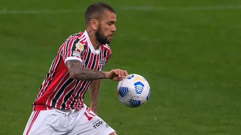 Foto: Marcello Zambrana/AGIF – Daniel Alves aumenta polêmica com o São Paulo