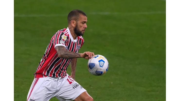 Foto: Marcello Zambrana/AGIF - Daniel Alves aumenta polêmica com o São Paulo