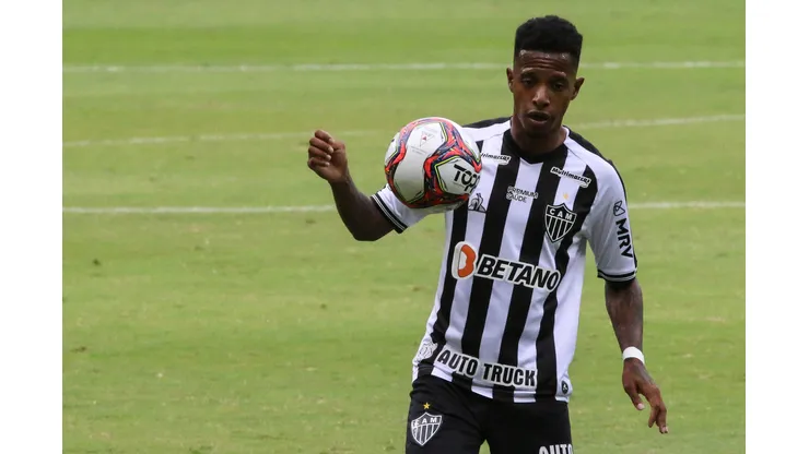 Foto: Fernando Moreno/AGIF - Tchê Tchê está próximo de acerto com o Botafogo