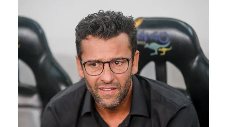 Foto: Gabriel Machado/AGIF -Alberto Valentim foi demitido na primeira rodada do Brasileirão