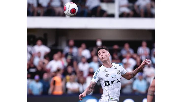 Ettore Chiereguini/AGIF - Vinícius Zanocelo, meio-campista do Santos