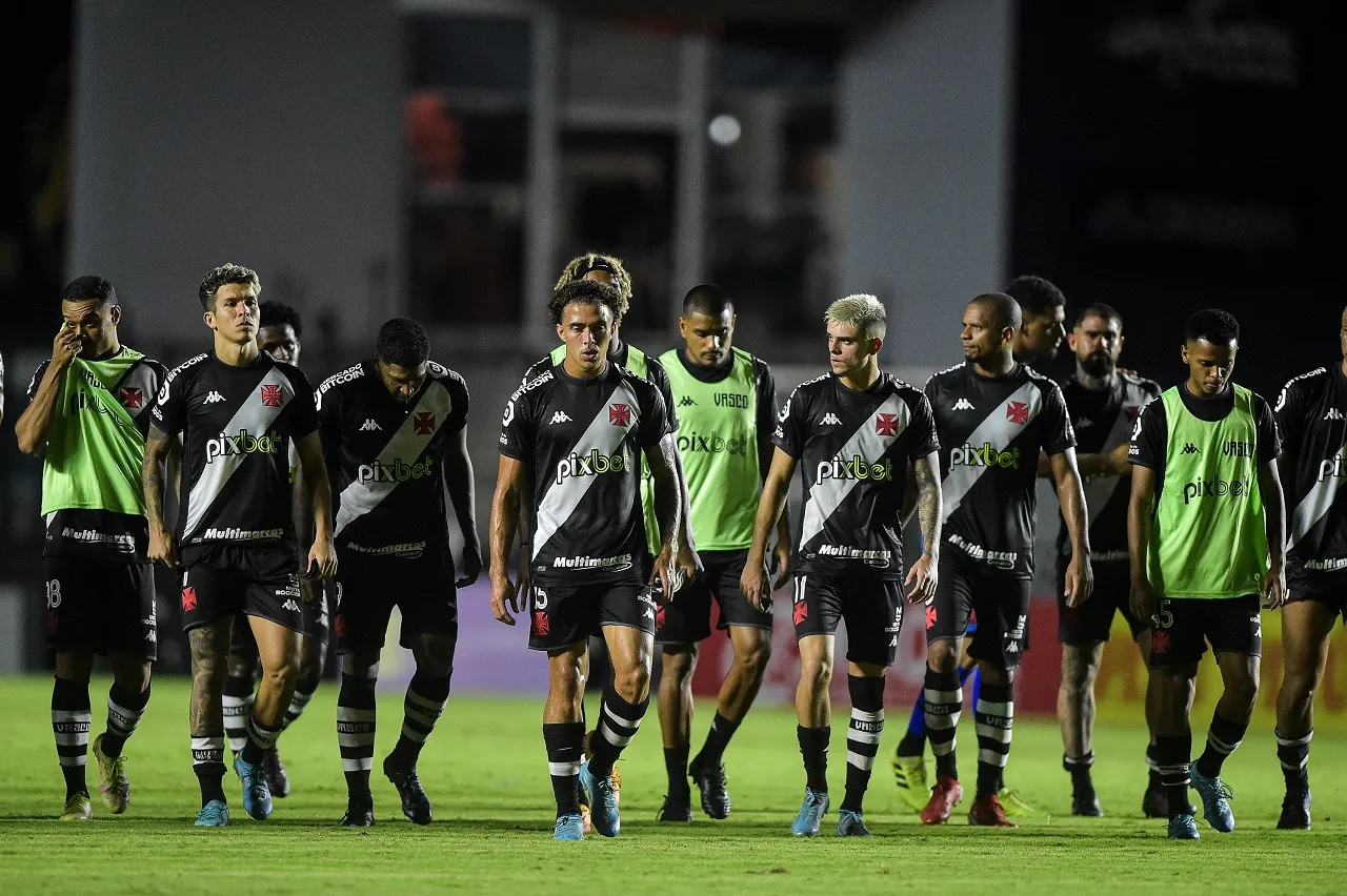 Foto: Thiago Ribeiro/AGIF/Jogadores do Vasco lamentam empate contra o Vila Nova-GO