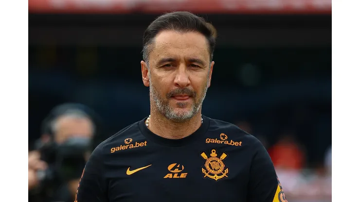 Foto: Marcello Zambrana/AGIF/Vítor Pereira em jogo pelo Corinthians